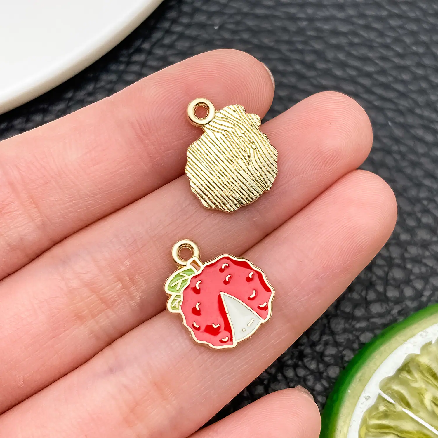24423-YP-红色滴油锌合金水果荔枝15x12x1mm-