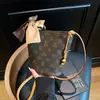 Bolsa Saco de Moda de Alto Padrão Transfronteiriça Feminina 2026 Nova Estampa Retrô Bolsa de Ombro Feminina de Luxo Leve Bolsa Transversal