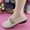 Zapatos de tela Bai Zhenhe Beijing, nuevo modelo de verano, malla transpirable, slip-ons cómodos, suela suave para madres, adecuados para mediana edad y ancianos, casuales y antideslizantes