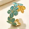Pulsera de Acero Inoxidable de Lujo Ligero con Flor de Goteo de Aceite de Venta Caliente Transfronteriza para Mujer, Abierta en Forma de C de Alta Gama, Pulsera Versátil de Personalidad