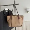 Bolso tote de hombro cruzado europeo y americano de gran capacidad para el día a día 2026 moda tejido personalizado moderno simple para mujer