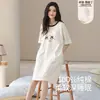 Camisola de Algodão Puro para Mulheres com Bojos, Leve e Confortável, Vestido de Manga Curta com Gola Redonda Que Pode Ser Usado Fora, Roupa de Casa Fofa com Estampa de Ursinho Cartoon