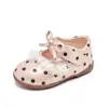 Zapatos de piel para niña para primavera y otoño, nuevos zapatos de lunares de princesa para niñas pequeñas, zapatos para gatear estilo coreano con lazo, zapatos de vestir