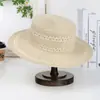 Chapéu de Sol Feminino de Palha Natural Trançada com Topo Plano para Férias, Chapéu Elegante com Recortes para Proteção Solar, Chapéu de Sol Versátil