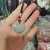 Pingente de Jade Verde Tianshan de Xinjiang com Padrões de Flores Flutuantes, Apresentando Buda, Guanyin e Ruyi, um Pingente de Jade que Dizem Responder a Todos os Pedidos, com Pixiu e Cabaça