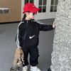 Traje de Doble Cremallera para Niño Primavera y Otoño Nueva Chaqueta Deportiva para Niños Conjunto de Dos Piezas para Niños Pequeños y Medianos Ropa Infantil de Exportación