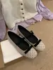 Primeiro encontro Jiping sapatos de noite rasos e delicados sapatos femininos de bolinhas sapatos de salto único 2026 primavera combinam com saias sapatos ballet Mary Jane