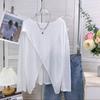 Roupa de Proteção Solar Super Branca Cor Macaron para Mulheres com Fendas Frontais e Traseiras Design de Nicho Camiseta de Proteção Solar Camisa de Ar Condicionado