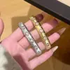 Pulsera bestseller transfronteriza de trébol de cuatro hojas en forma de diamante para mujer, pulsera ancha de forma C moderna y de alta gama, joyería de latón de alta calidad