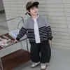 Conjunto de Otoño para Niños 2026 Nuevo Estilo Coreano Suéter Fresco y Elegante para Niño Pequeño Conjunto de Tres Piezas Ropa Infantil de Moda