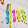 Tienda de un yuan Cuchillo plegable colorido al por mayor, Cuchillo de fruta, Cuchillo de cocina, Suministro al por mayor de la tienda de un yuan