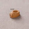 Suministro de fábrica zapatos cabeza de tigre de madera de durazno zapatos bordados paso a paso Wang zapatos pequeños pulsera de pasos arreglo de pequeños accesorios cabello humano