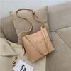 Internet celebridade simples bolsa feminina 2024 popular nova moda estilo coreano versátil saco mensageiro simples moda bucket bag