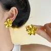 Brincos Florais de Design Exclusivo para Mulheres, Brincos de Tarraxa Florais, Brincos Versáteis em Estilo Metálico para Mulheres, Novo Estilo Minimalista Chinês