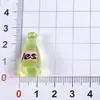 Miniaturas simuladas de botellas pequeñas para juego de alimentos al por mayor, botellas en miniatura de bebidas y vino, accesorios de resina de tienda de conveniencia, parches de dibujos animados surtidos