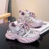 Sandalias Deportivas Huecas para Niñas 2026 Verano Nuevo Transpirables Ligeras Suela Suave Zapatos de Estructura para Niños Zapatos de Malla Modernos para Niños