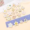 20 Estilos de Flor Blanca Lirio Cinco Pétalos Colgantes de Aleación Accesorios para Pulsera Llavero DIY