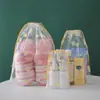 Bolsa de cordón esmerilada con oso y margarita en stock para toallas faciales, zapatos y almacenamiento de ropa, bolsa de almacenamiento de tamaño pequeño