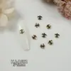 Ventas Directas de Fábrica de Nuevos Pedrería Retro Cruzada para Uñas de Moda al Por Mayor, Decoraciones para Uñas con Forma de Corazón y Cabeza de León