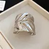 Pulsera Abierta Geométrica Redonda de Metal Exagerada Europea y Americana Texturizada Lujo Accesible Pulsera de Gama Alta Pulsera Elegante de Moda para Mujer