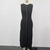 Vestido de Tricô Novo de Verão Vestido Europeu e Americano Gola Redonda Sem Mangas Botão Moda Sexy Justo Longo