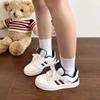 Sapatos de pão de sola grossa amarelos nicho estilo Hong Kong maré 2024 outono novo Coringa tênis casuais de plataforma estilo campus