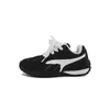 Sapatos casuais retrô de sola macia para crianças, novo modelo de início de outono 2026, tênis de treino alemães para meninos, tênis esportivos coloridos para meninas