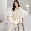Nueva colección de primavera y otoño: Conjunto de pijama de algodón puro para mujer, con un diseño elegante y dulce, estilo cárdigan y disponible en tallas grandes, lo que lo hace adecuado para usar tanto en interiores como en exteriores.