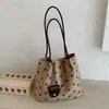 Seleção transfronteiriça de bolsas de bolinhas para mulheres, novo estilo retrô 2026, bolsa de ombro e axila versátil para o dia a dia, nicho