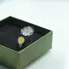 Anillo de Mariposa Esmaltada Zibo para Mujer Joyería de Vidrio Hecha a Mano Flor Eterna de Cristal Diseño de Nicho Regalo de Cumpleaños Mejor Amiga