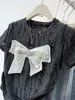 Camiseta Cinza com Laço de Manga Curta para Mulheres, Novo Design Verão 2026, Estilo Nicho, Cropped Slim