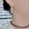 Pendientes Cuadrados de Cristal con Lentejuelas Plateadas para Mujer, Pendientes de Diseño de Nicho de Alta Gama, Estilo Nuevo, Lujo Ligero, Pendientes de Temperamento Único