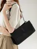 Bolso de Hombro Retro Elegante Nuevo 2025 para Mujer, Versión Coreana, Diseño de Nicho, Sensación de Alta Gama, Bolso de Mano y Bolso de Hombro Versátil