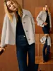 Blazer corto retro europeo y americano 2025 para mujer, con cuello de solapa, corte holgado, estilo casual y diseño versátil adecuado para el trabajo y el uso diario.