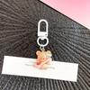 Llavero con forma de oso de mantequilla, colgante para bolso, pequeño accesorio de regalo, llavero para mochila escolar, accesorios para pareja, bonito