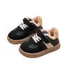 Sapatos de Algodão Jingqi para Crianças 2026 Novo Modelo de Inverno Sapatos Quentes de Inverno com Forro de Lã de Cordeiro Sapatos Duplos de Algodão para Bebês Meninas
