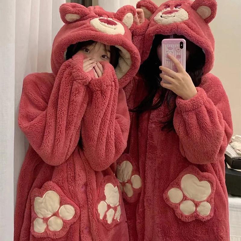 复制_秋冬季珊瑚绒卡通睡袍女甜美可爱学生加厚草.jpg