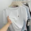 Algodão de bambu leve e confortável, camiseta azul leitoso vibrante de manga curta para mulheres, caimento solto de verão, casual e simples, top bordado com gola redonda