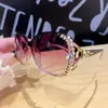Gafas de sol nuevas 2024 para mujer anti-ultravioleta para cara grande adelgazantes protectoras sol moda coreanas alta gama con diamantes