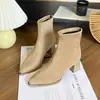 Botas de moda para mujer con suela gruesa, nuevo estilo otoño 2026, tacón grueso, punta fina, botines cortos forrados de felpa, botines de tobillo ajustados de tacón alto estilo coreano