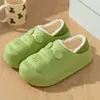 Chinelos de algodão de inverno para mulheres, com design de calcanhar fechado, adequados para uso interno e externo, com forro de pelúcia e calor adicional. Também estão disponíveis chinelos internos masculinos com sola grossa e forro macio e felpudo.