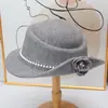 Nuevo sombrero pequeño estilo Hepburn, sombrero retro y elegante estilo francés para otoño/invierno, un sombrero que hace que la cara se vea más pequeña, sombrero de pescador tejido para mujer
