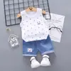 Versión coreana de verano nuevo conjunto de dos piezas para niños chaleco con estampado completo de ancla y anzuelo de pesca, shorts de mezclilla para bebé Venta al por mayor