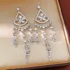 Pendientes de aguja de plata con flores tachonadas de diamantes y borlas, sensación de lujo ligero y alta gama, estilo europeo y americano exquisito, pendientes únicos de nicho al por mayor
