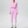 Novo Conjunto de Três Peças Esportivas Nude Justo para Yoga, Secagem Rápida e Respirável, Roupas para Corrida ao Ar Livre, Treinamento e Fitness para Mulheres