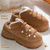 Chinelos de Algodão Femininos de Inverno com Salto Novo 2025 Casa Interior Quente Antiderrapante Solado Grosso Pelúcia Pós-parto Sapatos de Algodão para Outono e Inverno
