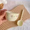 Dormitorio estudiantil vajilla para el hogar flor de glicinia color crema cuenco de arroz de cerámica con cuchara vajilla de cerámica bajo vidriado juego de postre