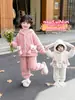 Pijama de invierno para niños, conjunto grueso de manga larga de forro polar coral, conjunto de dos piezas cálido de dibujos animados para niñas, estilo moderno