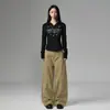 Calça cargo de perna larga com design plissado patchwork retrô na cor Laranja Juvenil para mulheres, corte solto, modeladora, valoriza a silhueta, única e versátil, calça de comprimento total