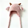 Adorable y peculiar sombrero de orejeras de peluche con cuernos de oveja para mujer para otoño e invierno, engrosado para abrigar, versátil y estiliza el rostro, un sombrero Lei Feng